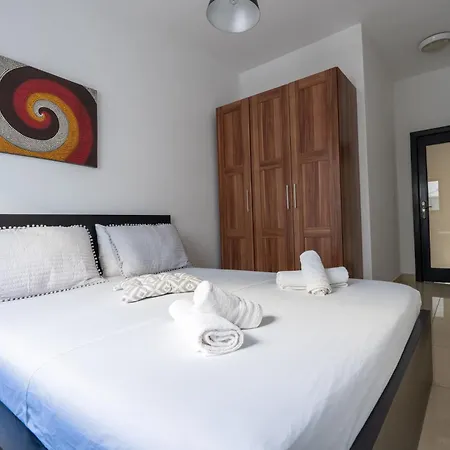 아파트 And Spacious Flat In *