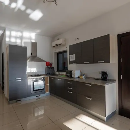 And Spacious Flat In Apartamento Gzira